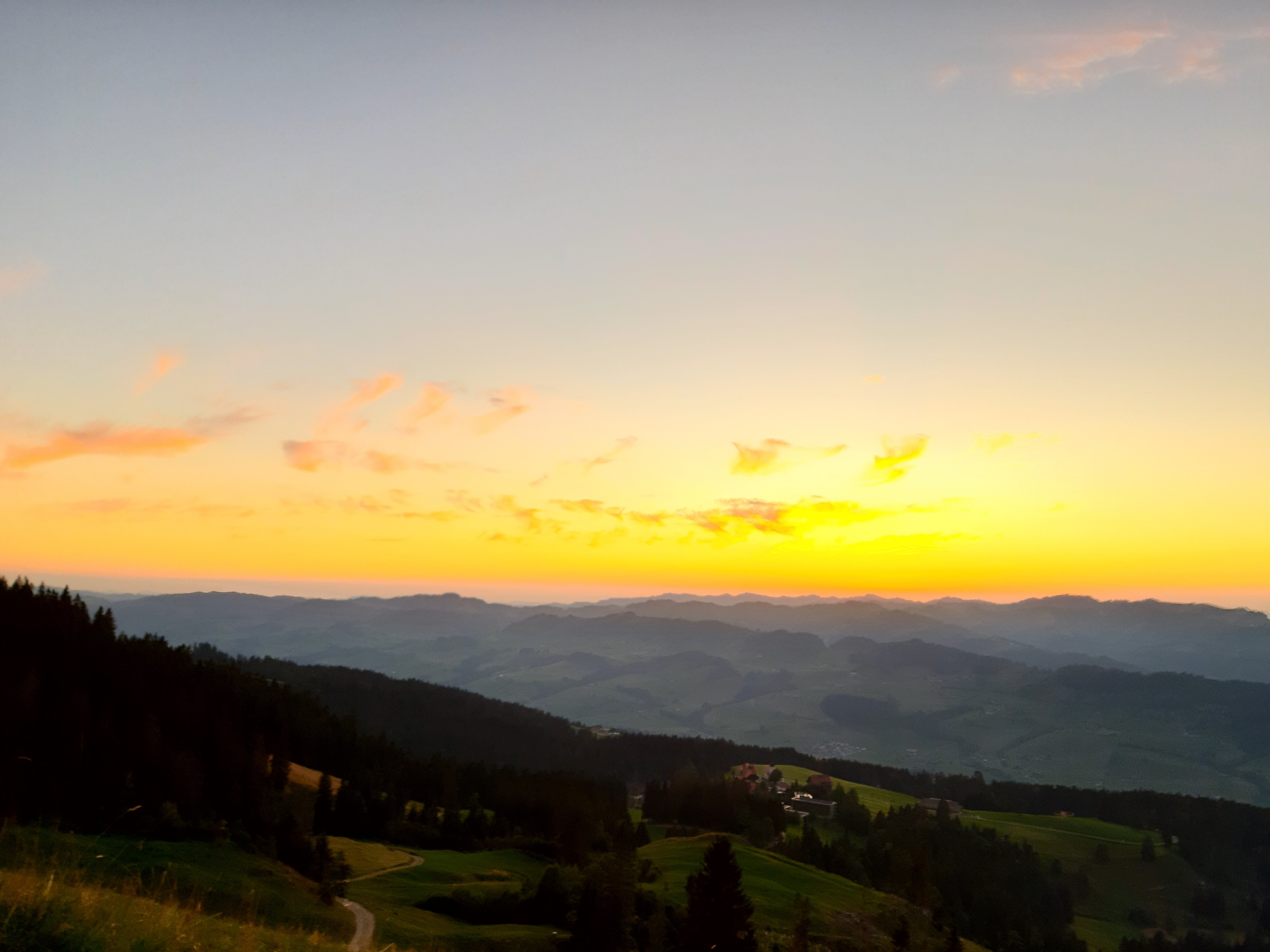 Die Sonne geht auf Heiligkreuz unter. | Isabelle Reinert, Wolhusen