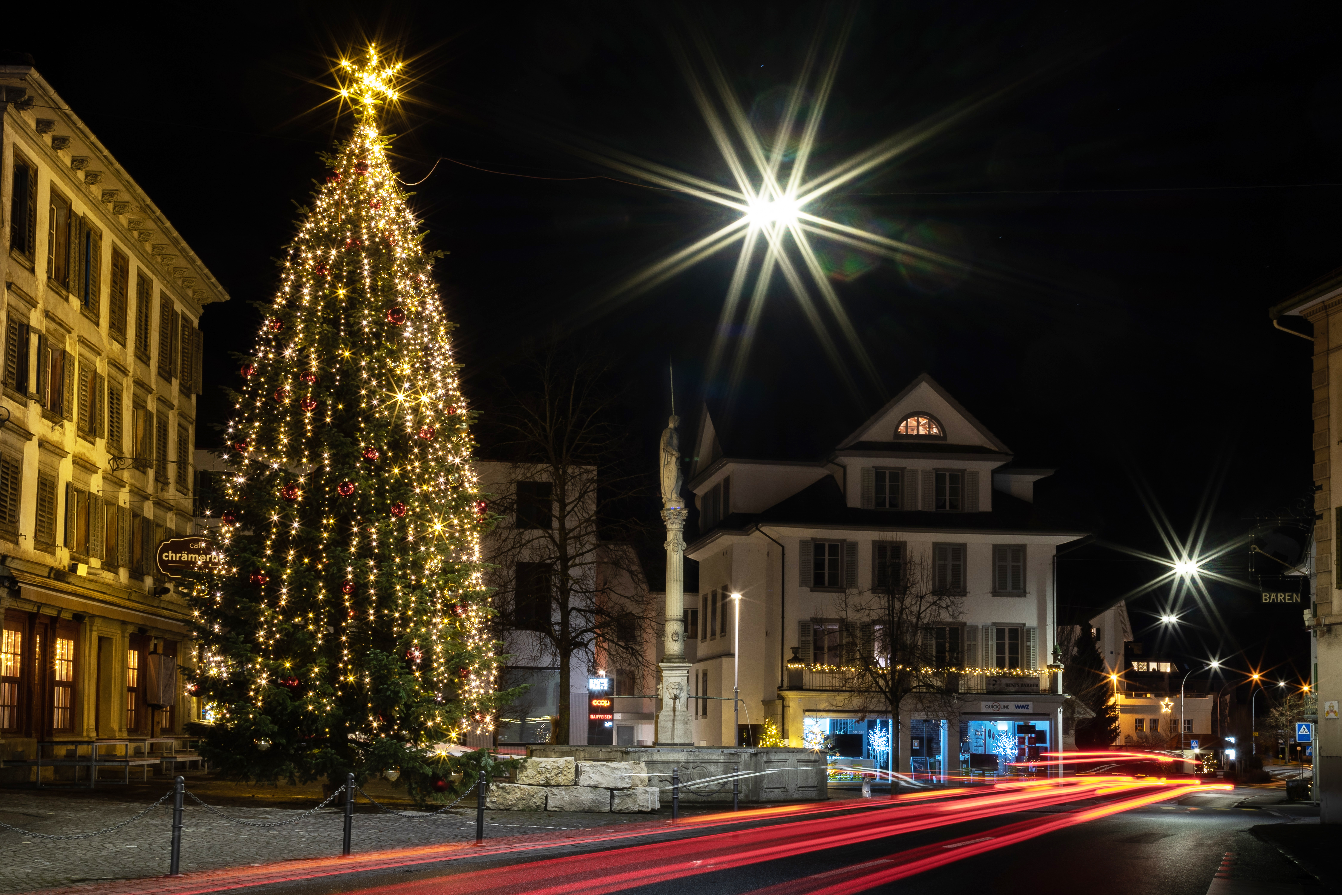 Christbaum im Ruswiler Dorfkern. | Richi Brandenberger, Ruswil