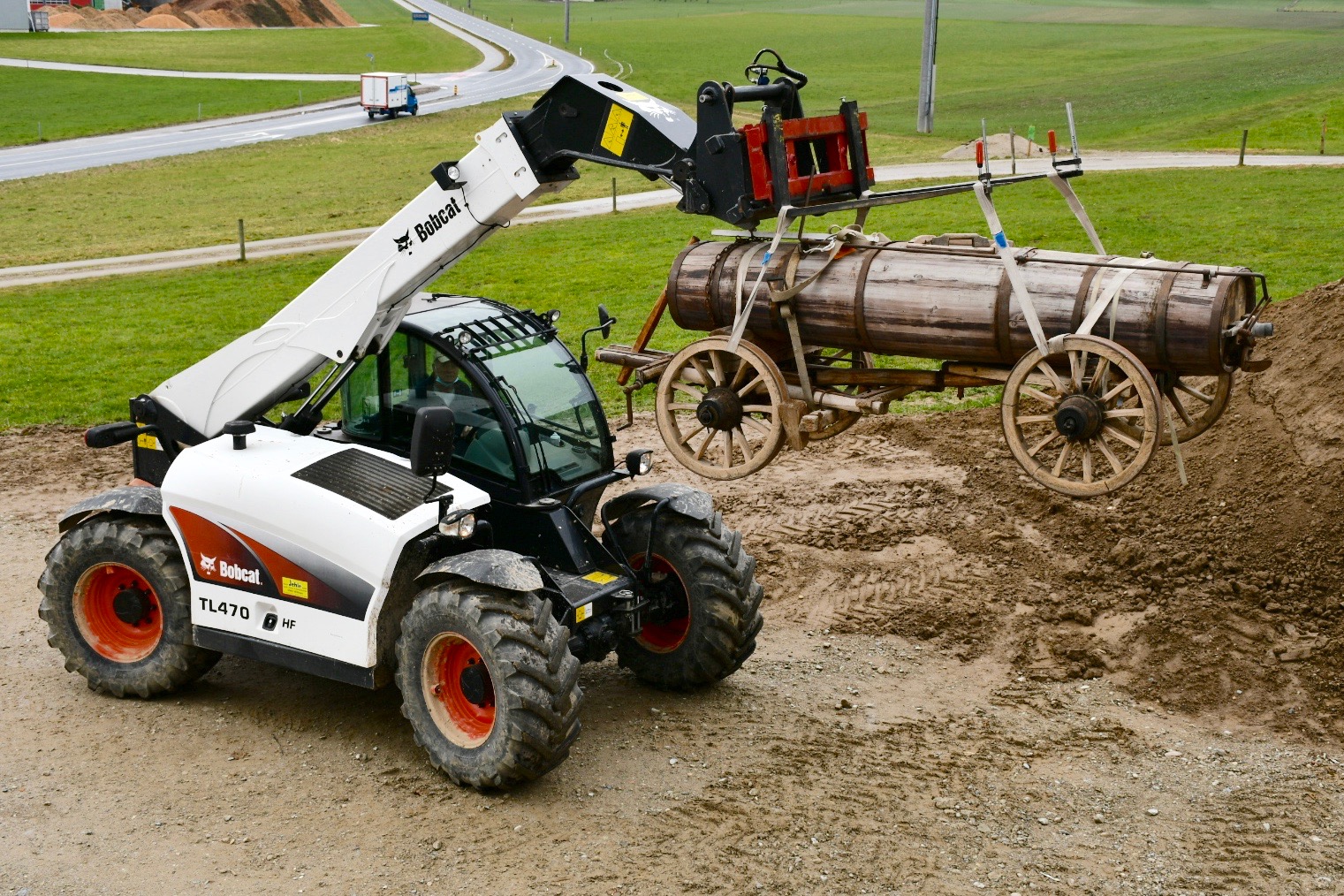 Im Museum Burgrain werden gegenwärtig mit dem Manitou-Stapler Projekte vom alten Museum in das neue Museum ,,Schüür" gezügelt. | Toni Koller, Grosswangen