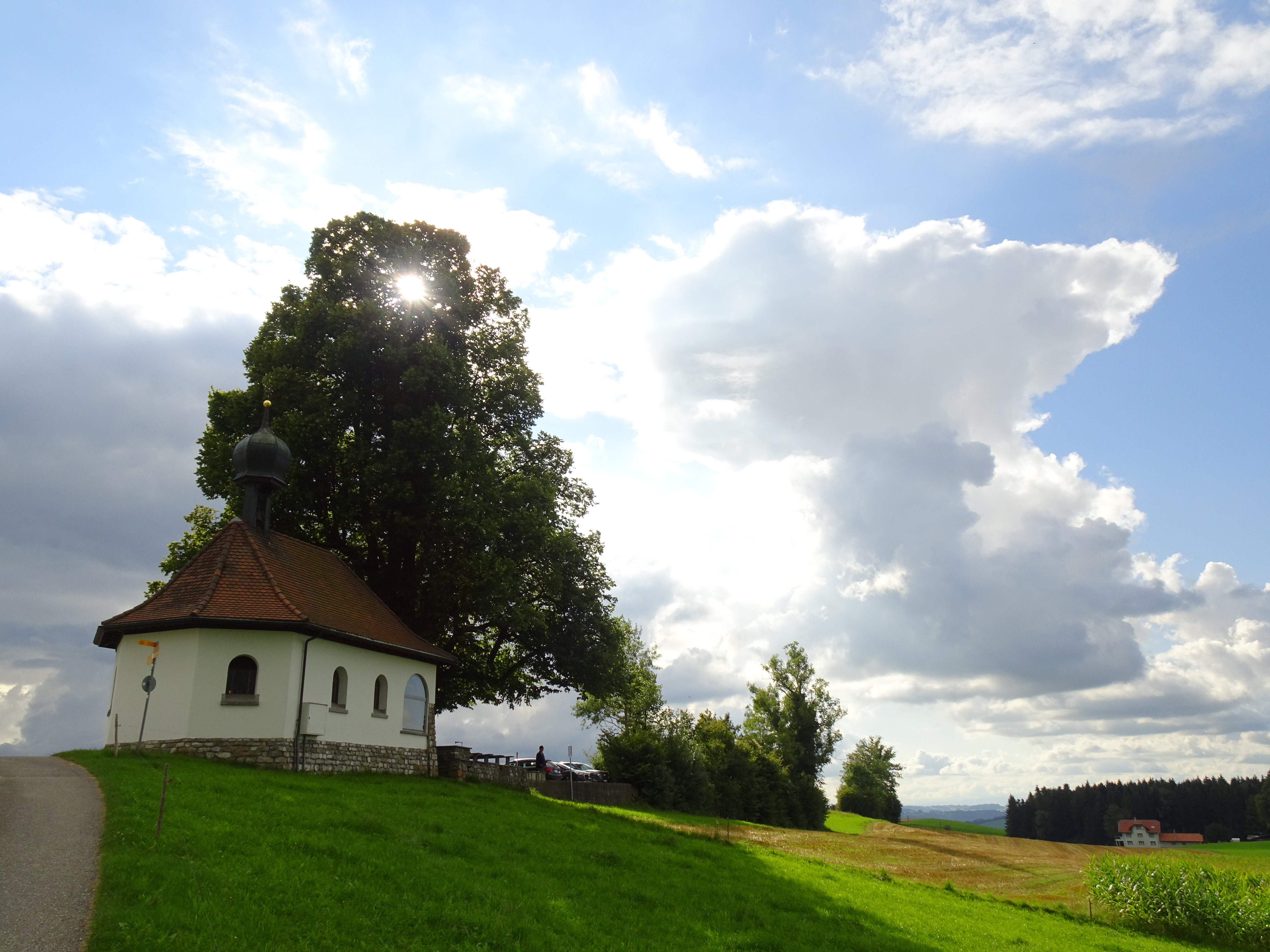 Flüss-Kapelle mit „einzigartig geformten“ Wolken  am Himmel | Urs Amrein, Ruswil 