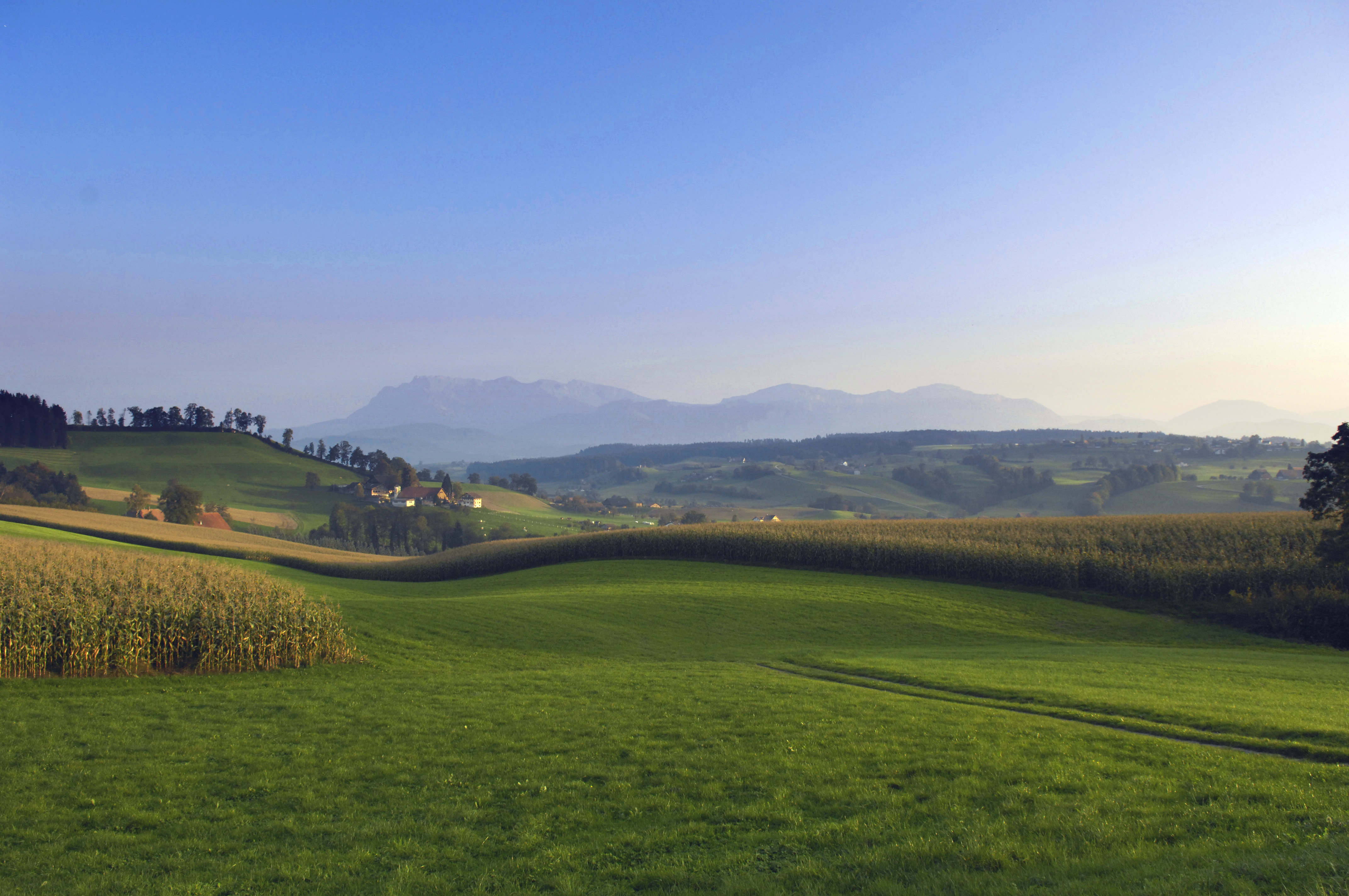 Blick von Ruswil Richtung Honig und Richtung Pilatus.  | Erwin Ottiger, Ruswil