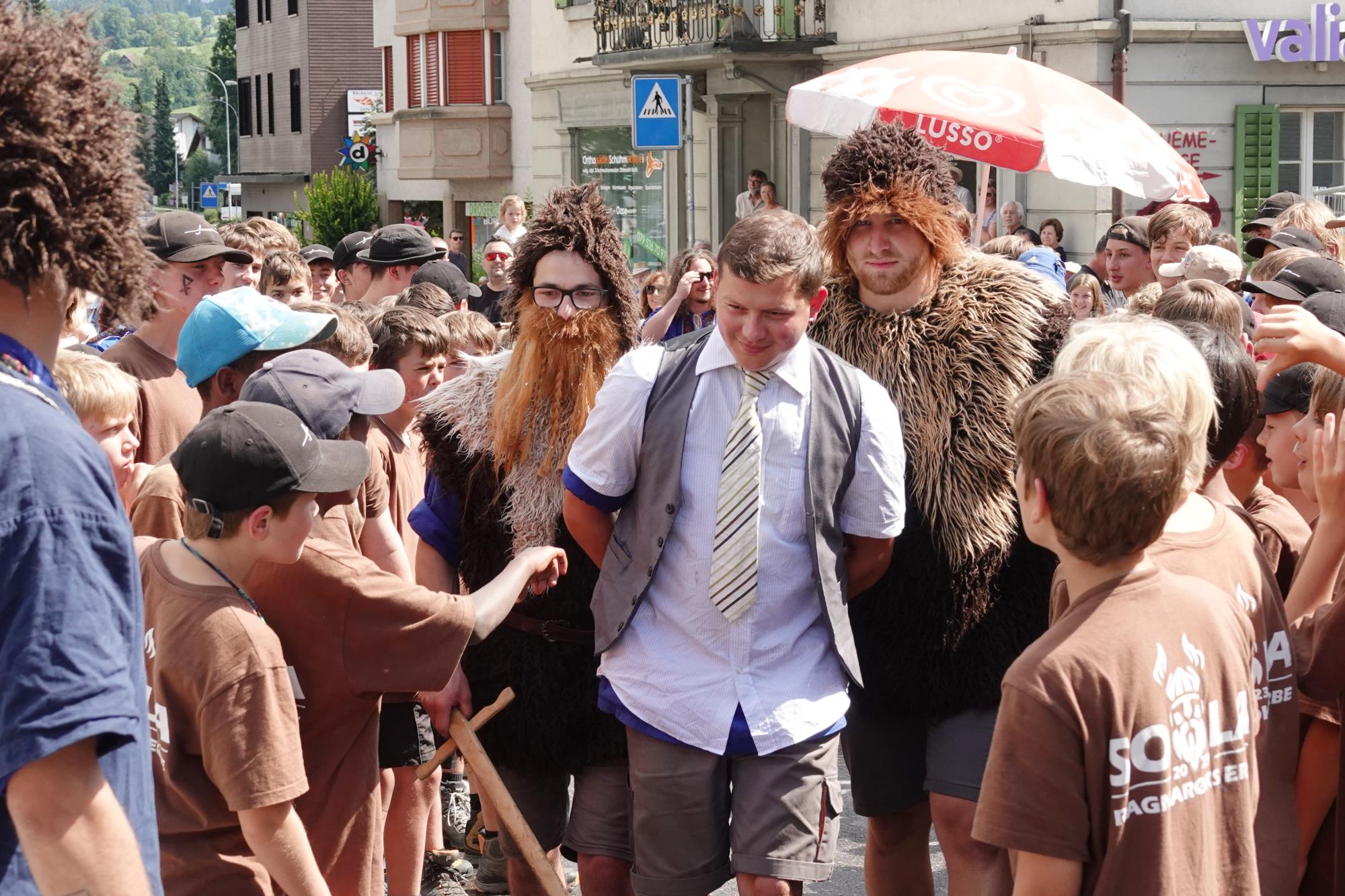 Impression Einzug Blauring Ruswil und Jungwacht Ruswil. Foto Roland Meyer