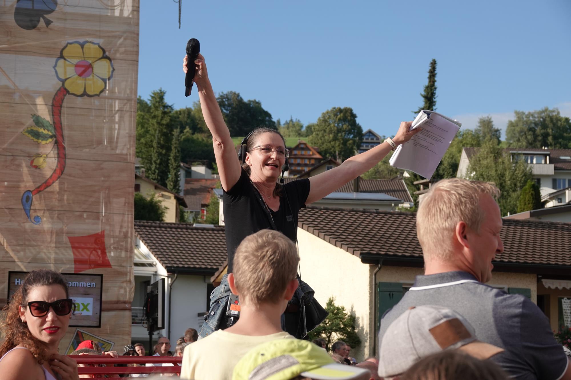 Animation auf dem Platz. Foto Roland Meyer