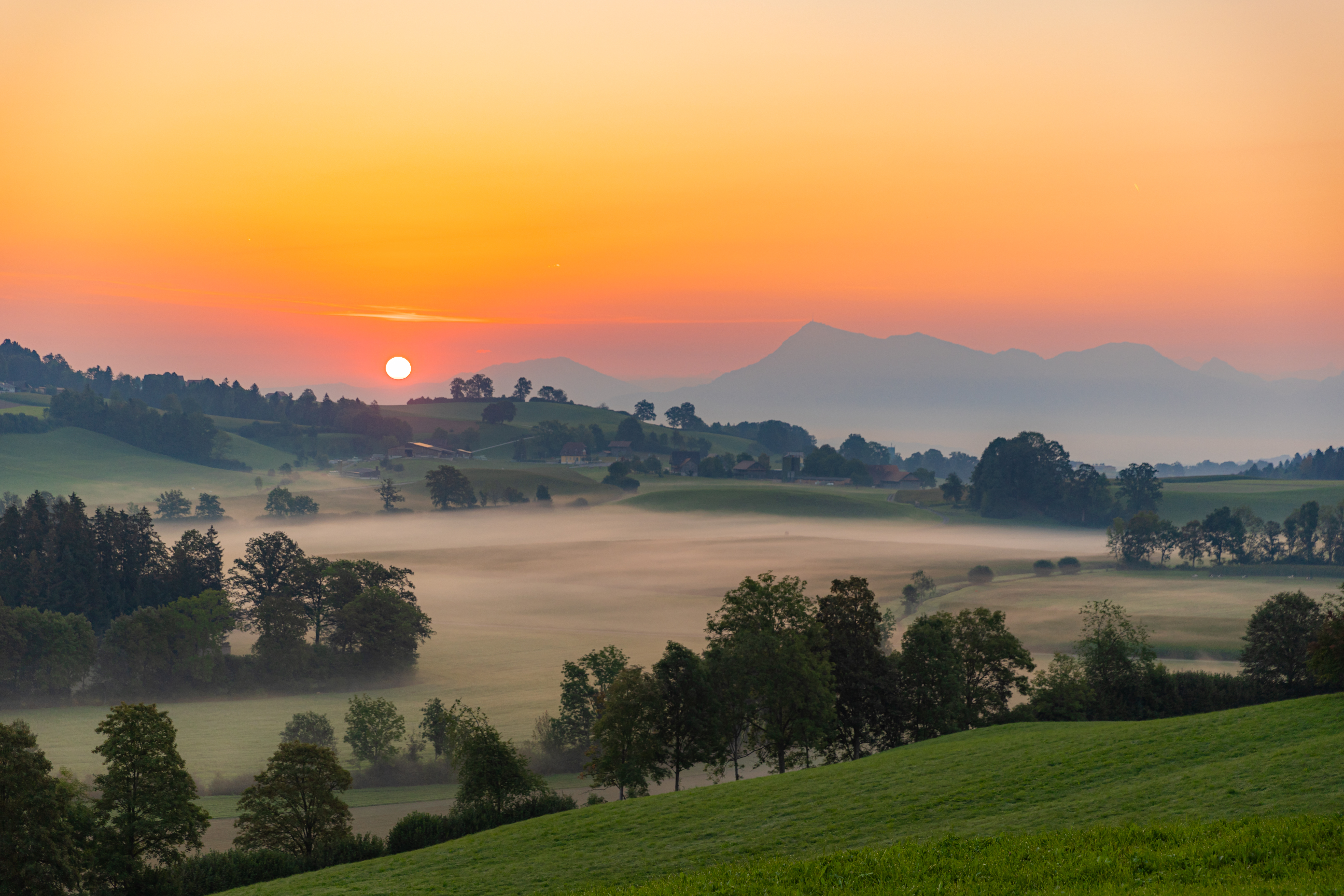Sonnenaufgang im Ausser Moos in Ruswil.  | René Burch, Ruswil 