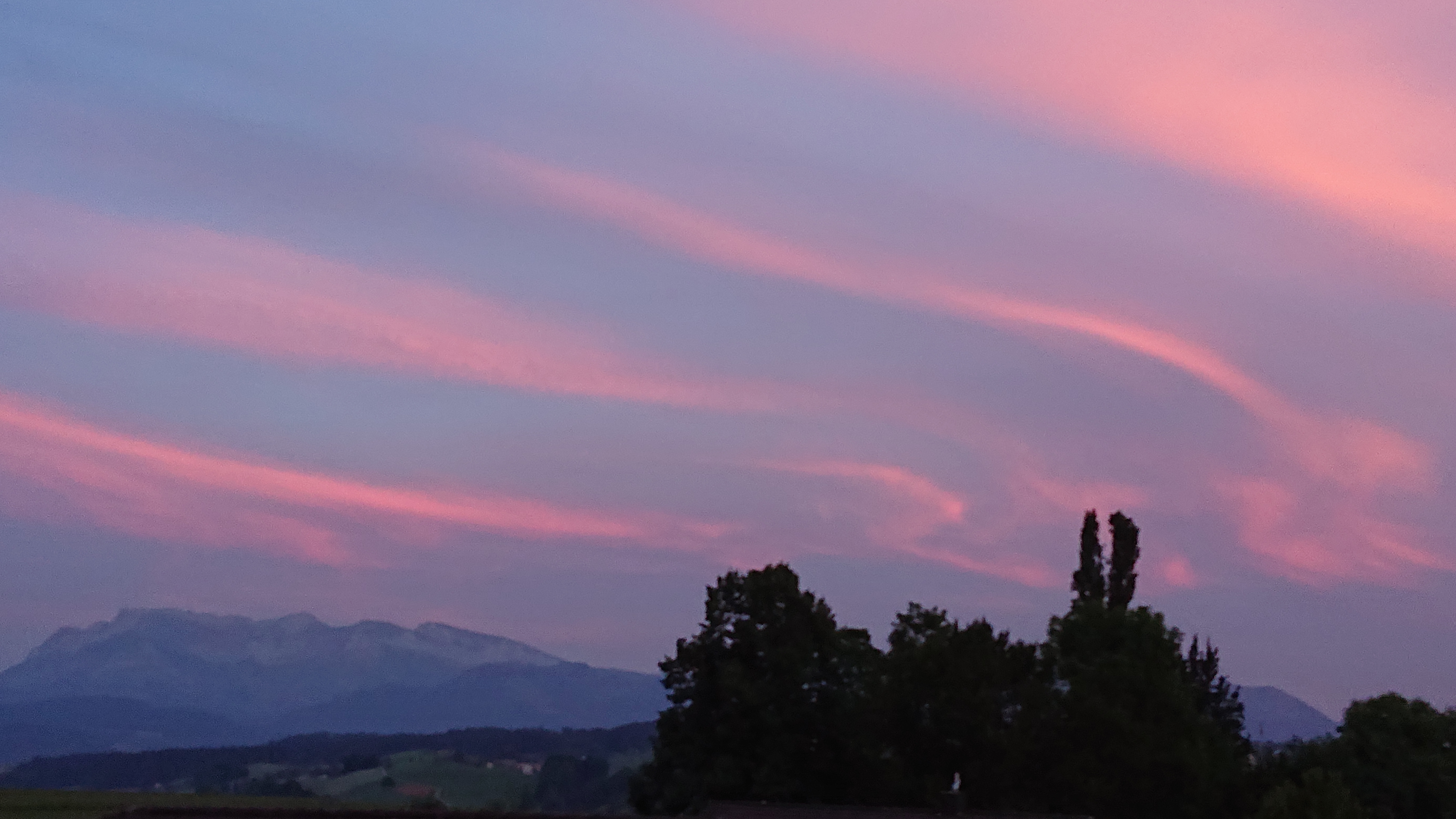 Wunderschöne Abendlichter nach einem Hitzetag in Ruswil. | Nicole Wagner, Ruswil