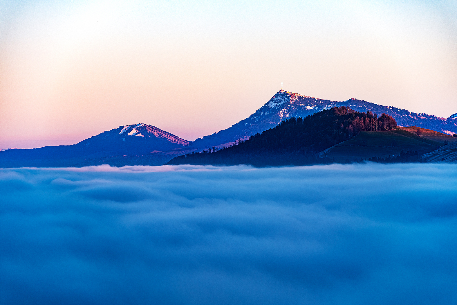 Abendrot über dem Nebel mit der Rigi. | Stefan Dubach, Ruswil